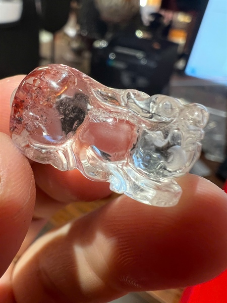 Cụ Tỳ Hưu ưu linh trong hoa đỏ +