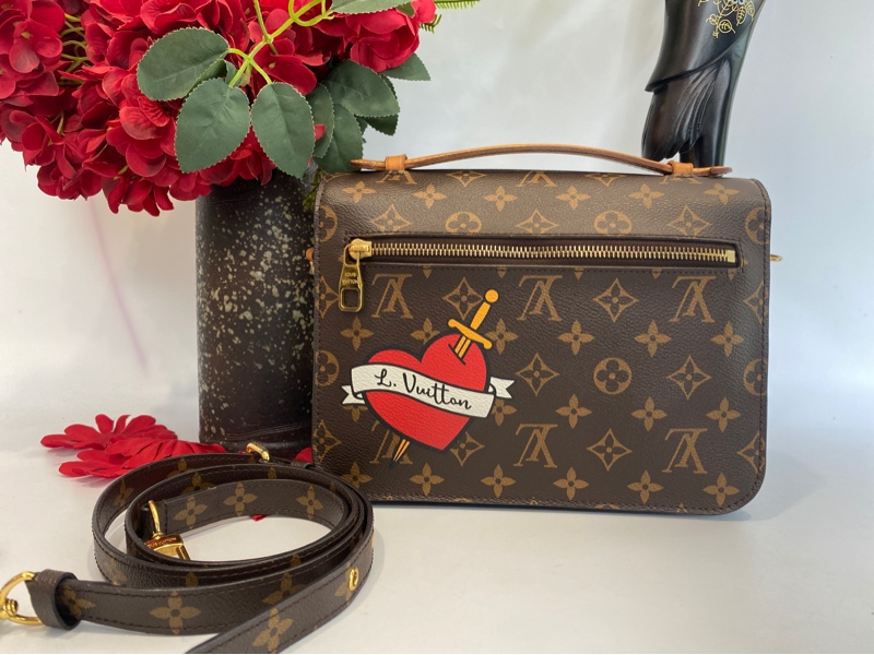 Túi LV Multi Pochette thêu KG+