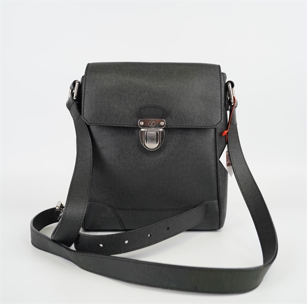 Túi LV màu đen KG+