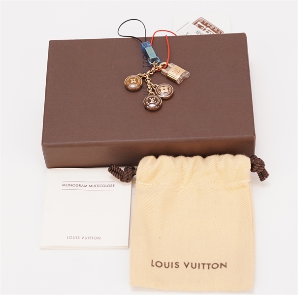 Charm LV 3 đồng xu kèm ổ khoá +