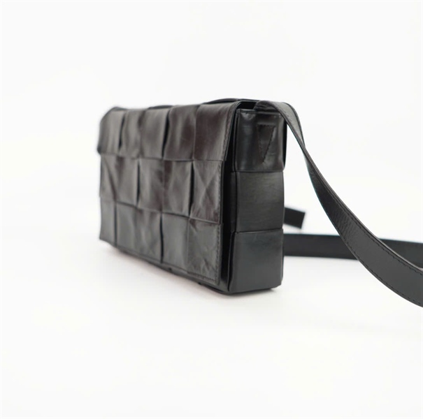 Túi Bottega đan ô vuông màu đen size 22 +