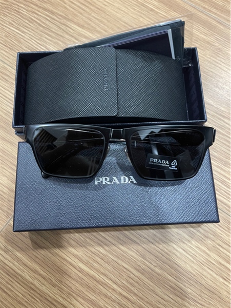 Kính Prada đen kim loại KG+