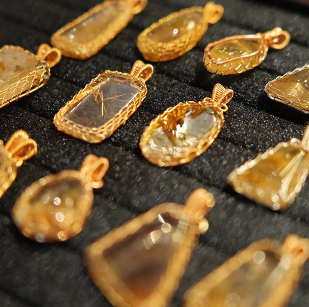 Mặt dây thạch anh tóc vàng trơn +