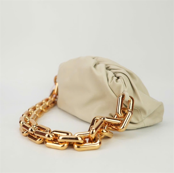 Túi Bottega màu trắng sữa size 28 KG+