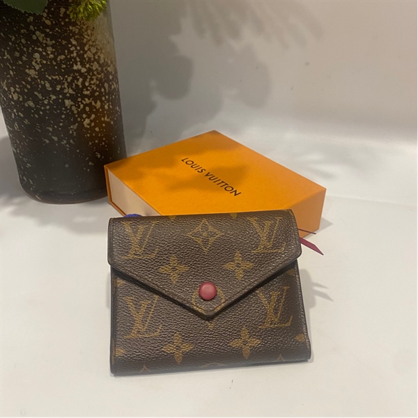 Ví LV nhỏ nút đỏ +