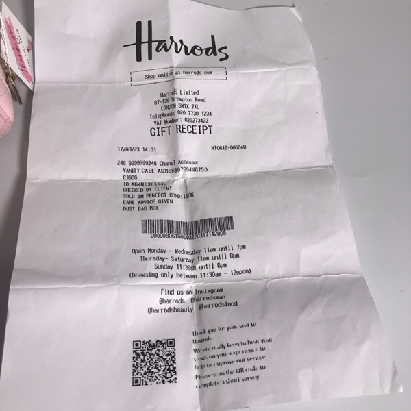 Túi Chanel hồng có quai xách New