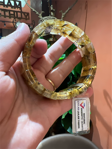 Vòng bản hoa thị thạch anh tóc vàng VIP 748898 KG+