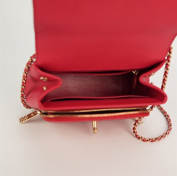 Túi Chanel màu đỏ KG+