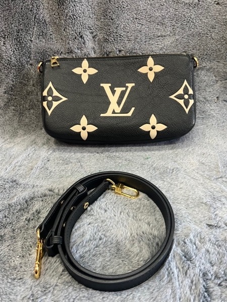 Túi LV kẹp nách đen chữ nổi +