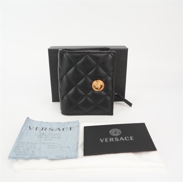 Ví Versace màu đen đính logo KG+