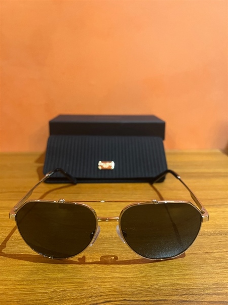 Kính râm D&G gọng elip vàng KG+