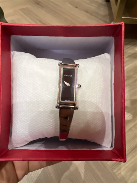 Đồng hồ GC mặt chữ nhật dây bạc trắng KG+