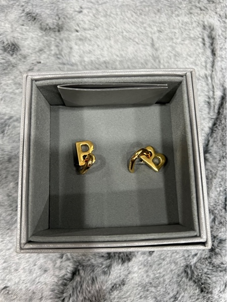 Bông tai vàng Balenciaga chữ B KG+