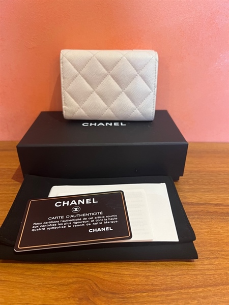 Ví Chanel màu trắng+