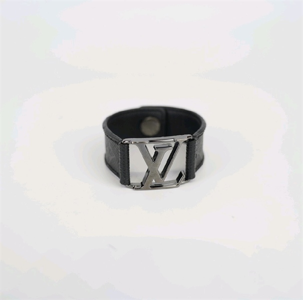 Vòng tay LV logo xanh đen +