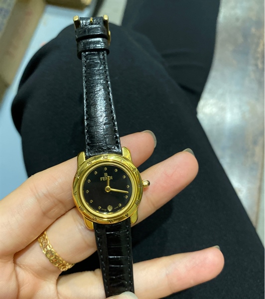 Đồng hồ Fendi đen vàng