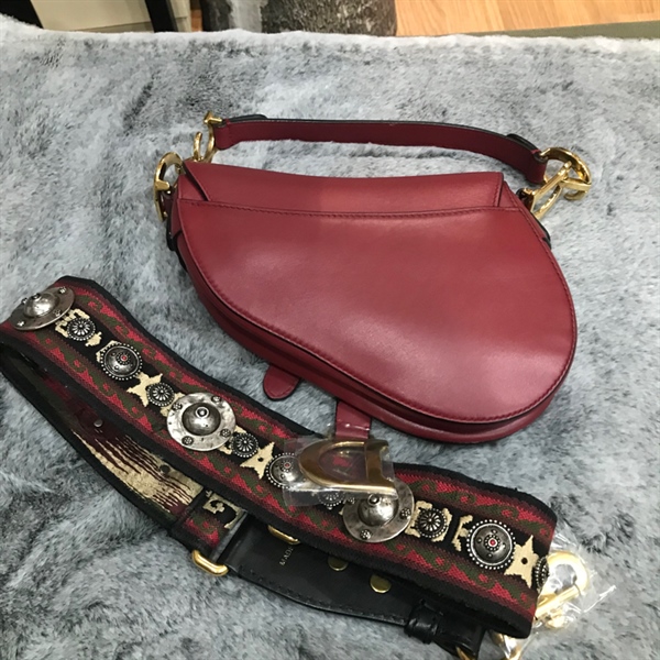 Túi xách Dior yên ngựa đỏ đô +