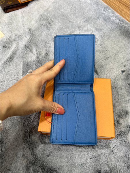 Ví LV gập 2 ô vuông đen+