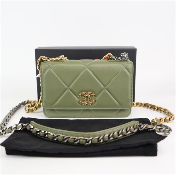 Túi Chanel Woc màu xanh quân đội KG+