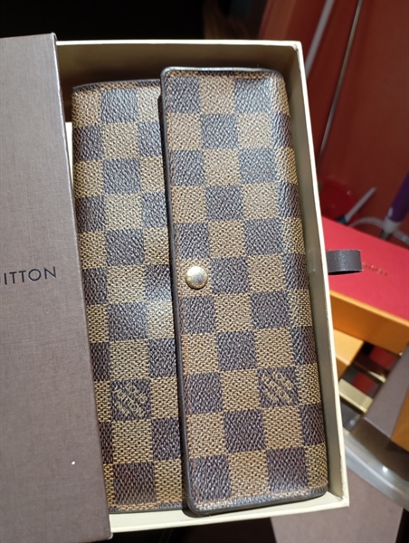 Ví LV dài nắp gập ô vuông nâu +