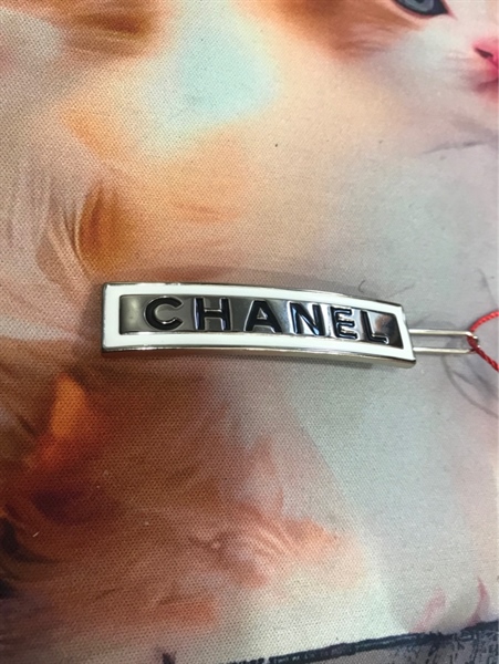 Kẹp tóc Chanel +