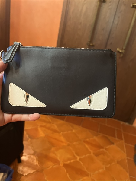 Ví Fendi da đen khoá kéo TB +