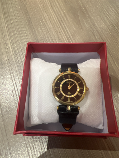 Đồng hồ GC dây da đen đính đá KG+