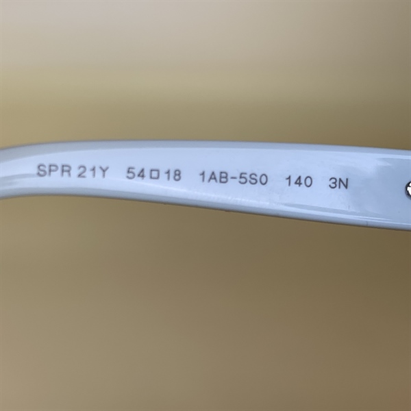 Kính đen Prada gọng đen trắng lớn KG+