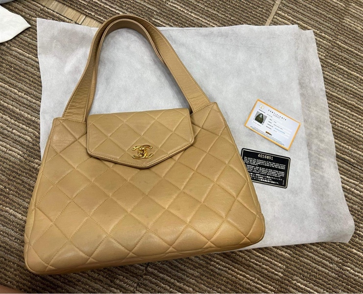 Túi Chanel Kẹp Nách Vàng Nhạt KG+