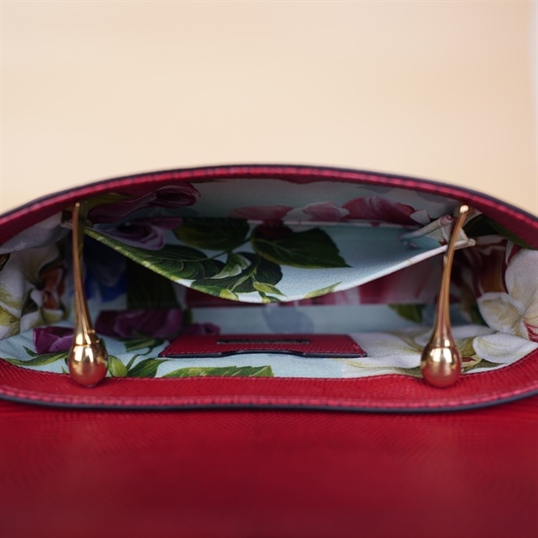 Túi xách D&G đỏ , hoa đính đá +