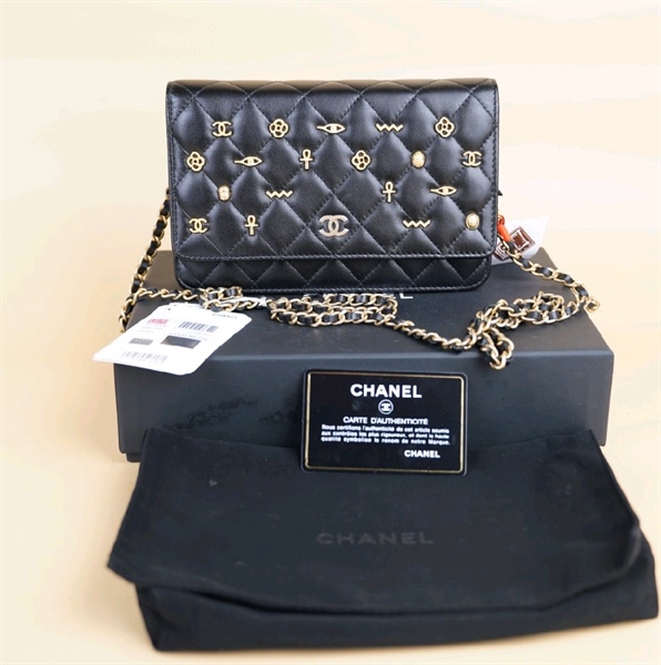 Túi Chanel Woc charm đen (28186133) +