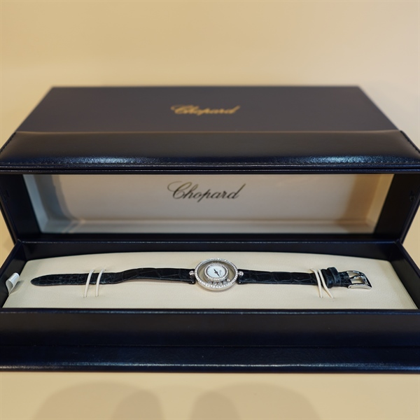 Đồng hồ nữ Chopard dây da mặt kim cương KG+