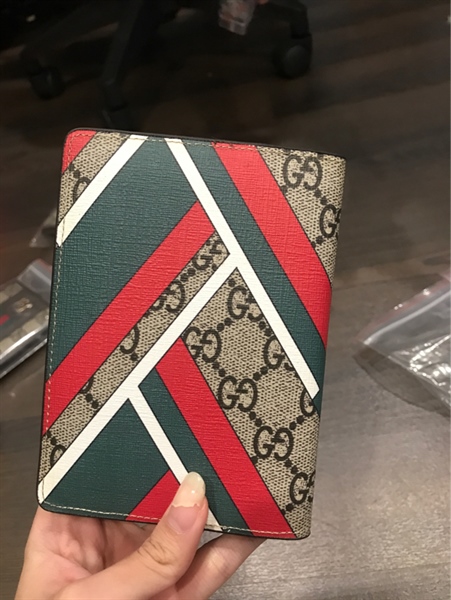 Ví GG xám viền xanh đỏ