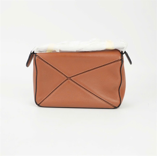 Túi Loewe màu nâu size 12 +