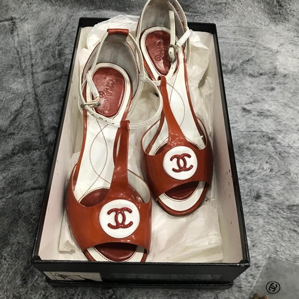 Giày Chanel trắng cam KG+