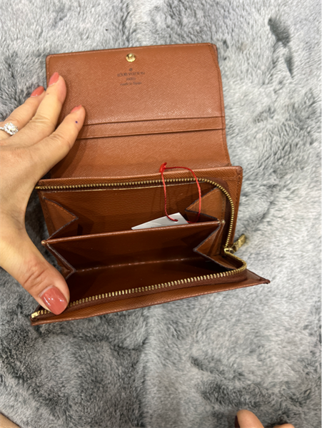 VÍ LV lỡ nút vàng lòg nâu+