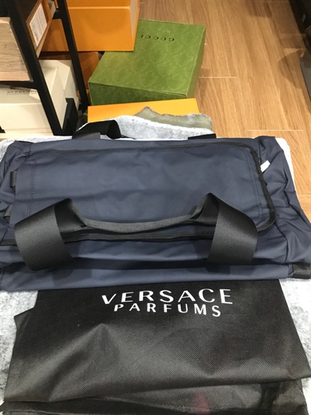 Túi du lịch Versace màu xám KG+