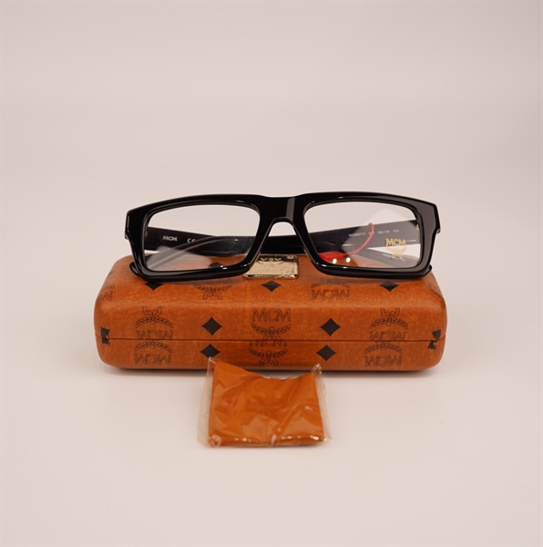 Kính MCM gọng đen dày KG+