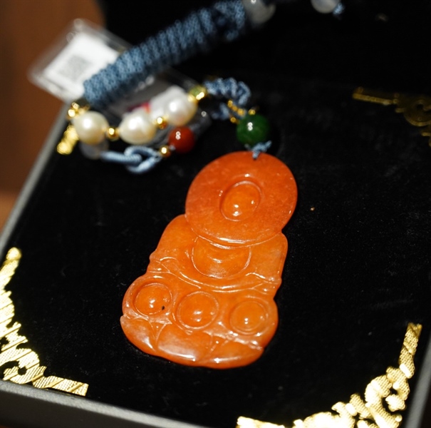 Mặt cẩm huyết 932988 +