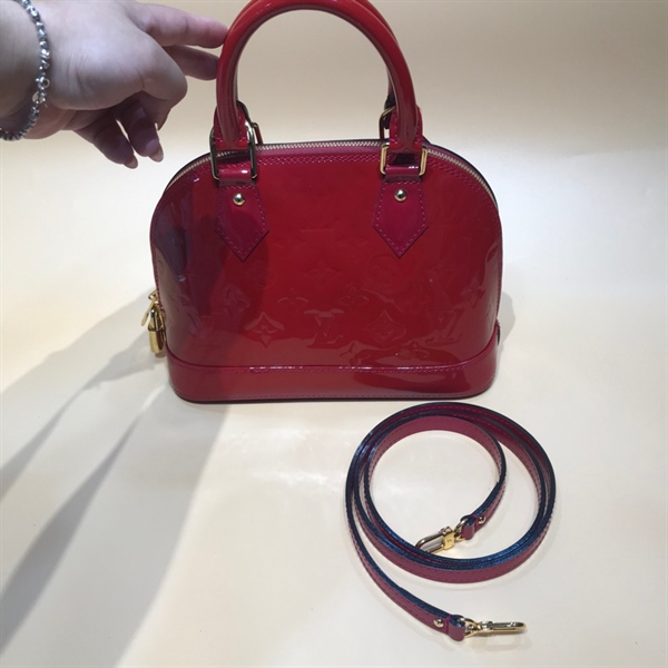 Túi LV Alma đỏ bóng chữ mờ lòng hồng +
