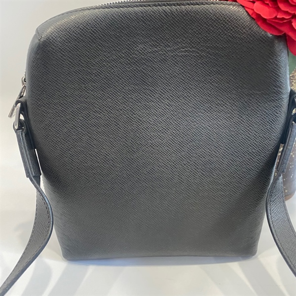 Túi LV trơn đen KG+5