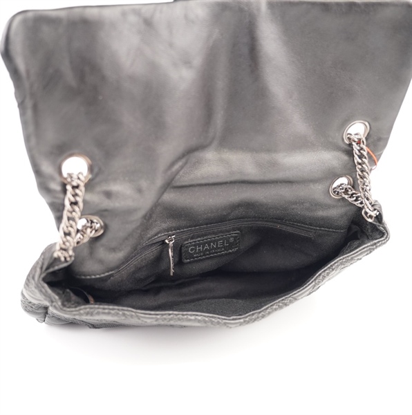 Túi Chanel đen viền chỉ ++