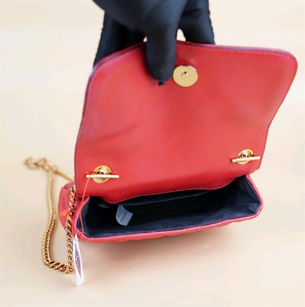 Túi Versace đỏ khóa vàng +