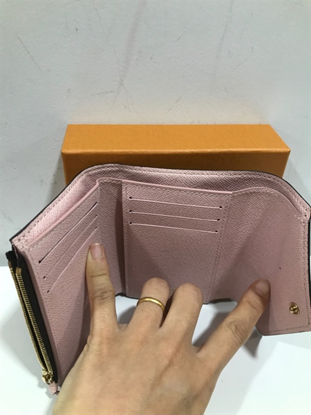 Ví LV Gập 3 Nút Hồng+