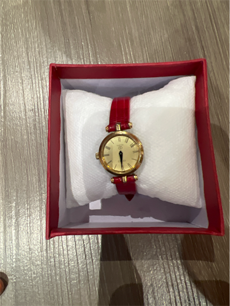 Đồng hồ GC dây da rắn đỏ kim đen sz nhỏ KG+