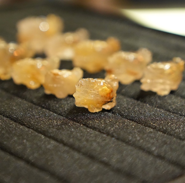 Cụ Long Quy thạch anh tóc vàng +