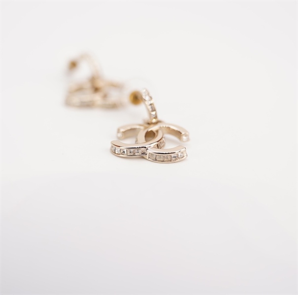 Bông tai Chanel logo bạc (B23 B) KG+