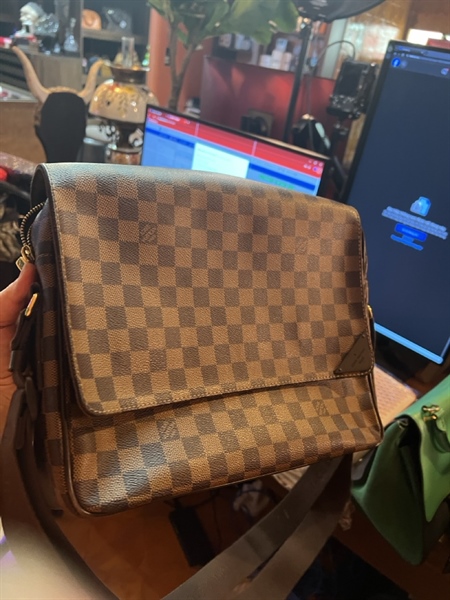 Túi LV đeo chéo ô vuông nắp gập TB +