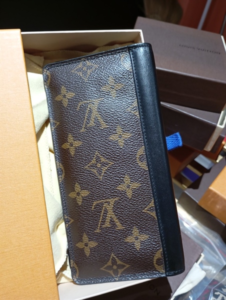 Ví LV dài hoa nâu phối da đen +