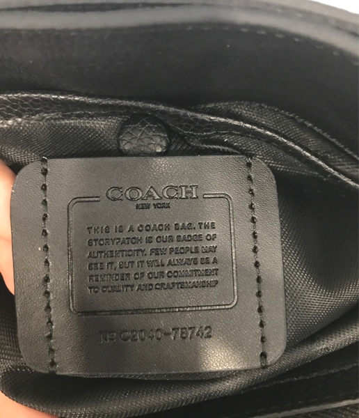 Túi COACH đen dây vàng KG+